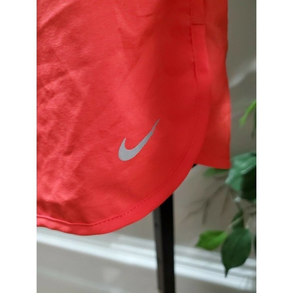 Nike Dri Fit Women's Solid Red Polyester Pull on Casual Stretch Shorts Size M - Picture 4 of 10